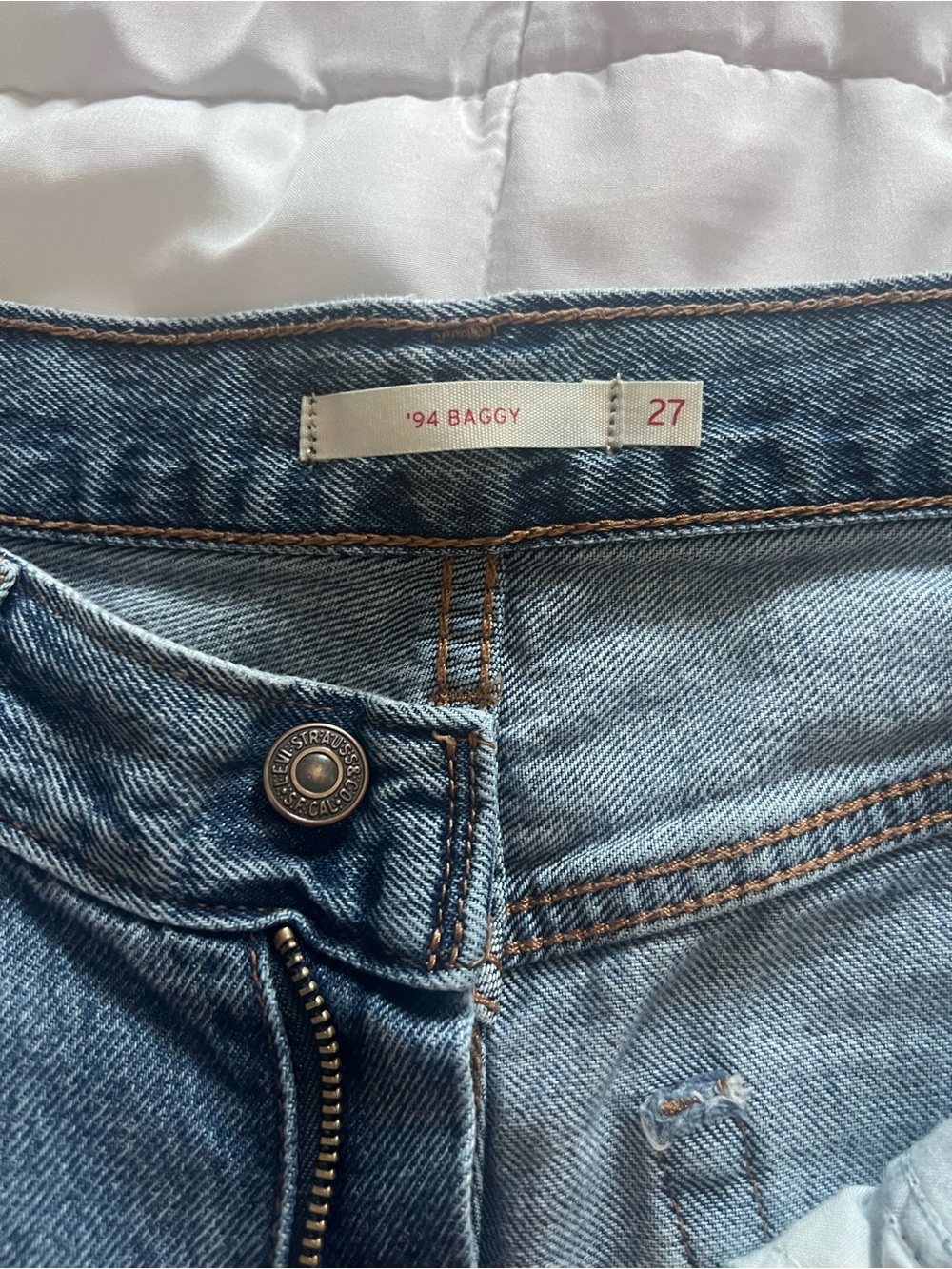 Levi's '94 Baggy Jeans — Light Blue Denim